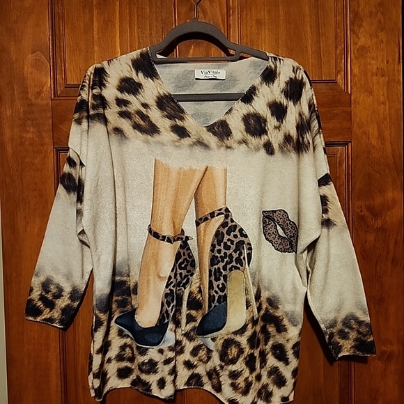 Via Vitale Woman's Size SP oversized soft fleece top w high heel, 💋 graphics - Picture 1 of 11